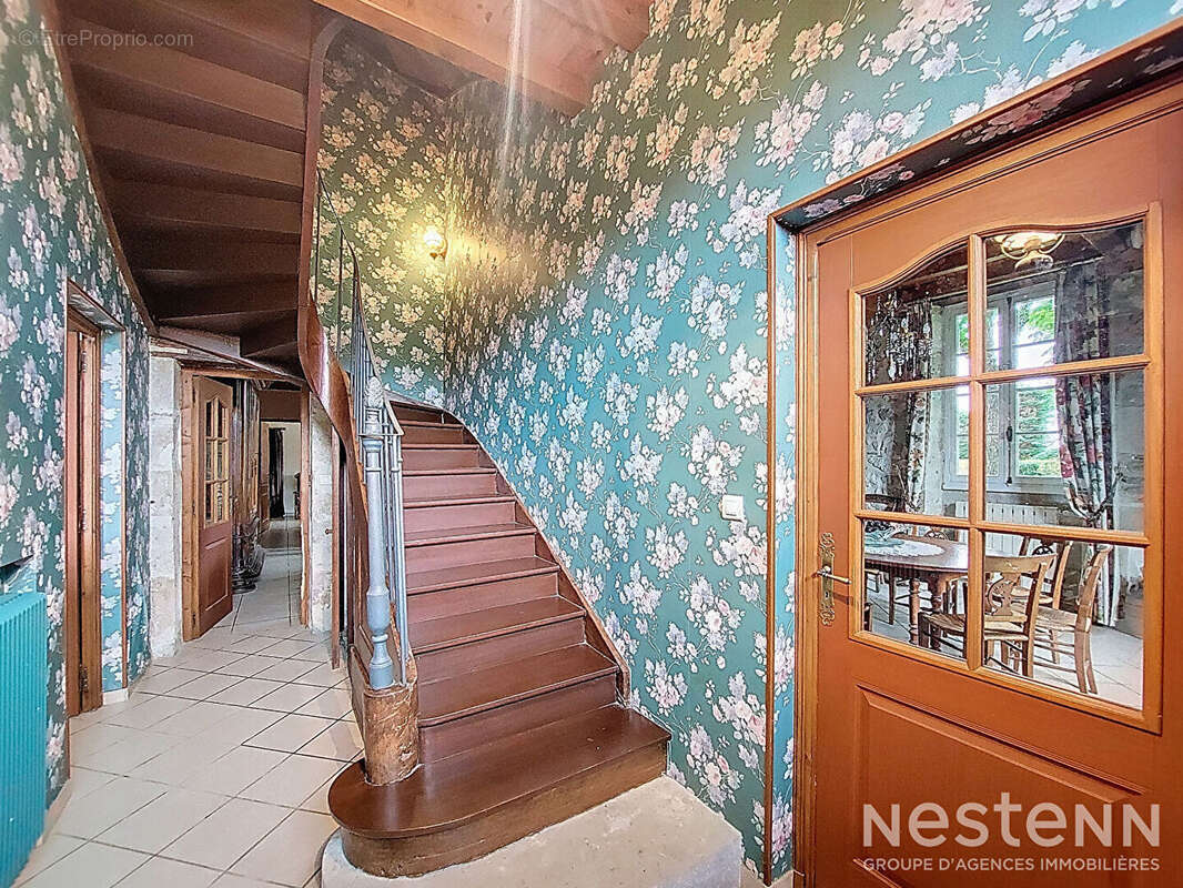A Vendre Bâtisse en pierre de 310 m² avec dépendances sur une propriété de plus de 1,8 ha - photo 11