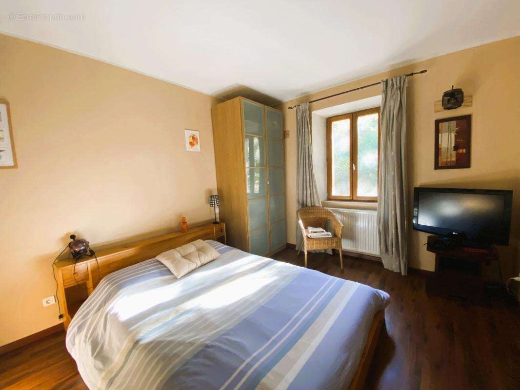 Maison à LE PUY-SAINTE-REPARADE