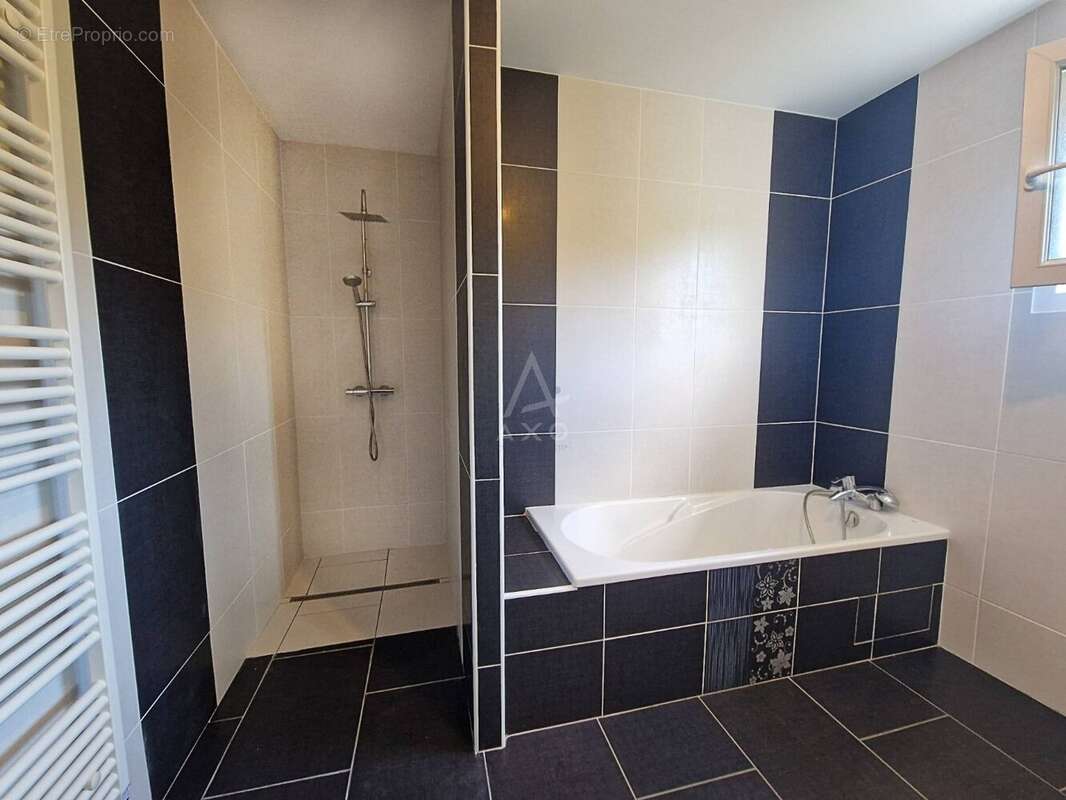 Maison contemporaine de 98m2  3 chambres  Garage de 58 m²  Terrain de plus de 2 000 m² - photo 12