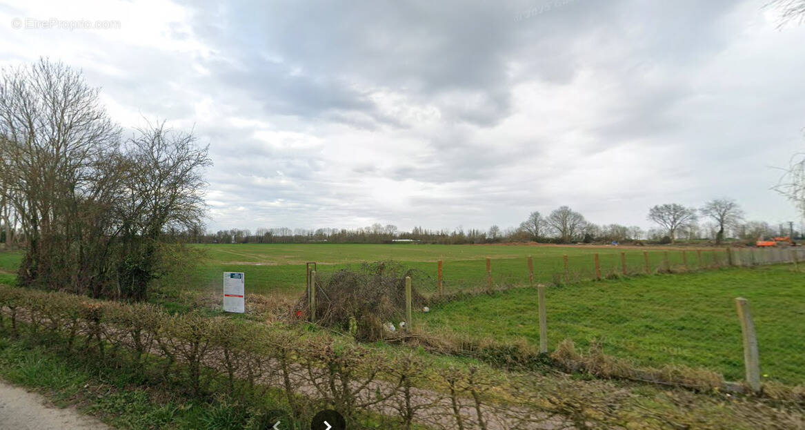 Terrain à NOYERS-BOCAGE
