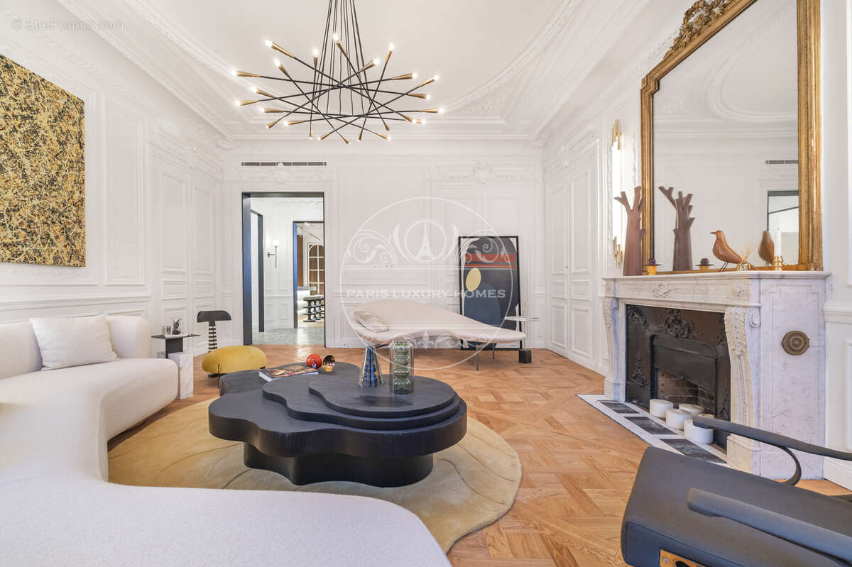 Appartement à PARIS-8E