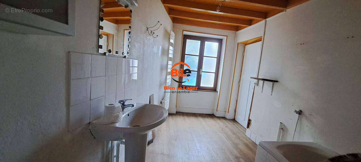 Maison à SAINT-HILAIRE-LA-CROIX