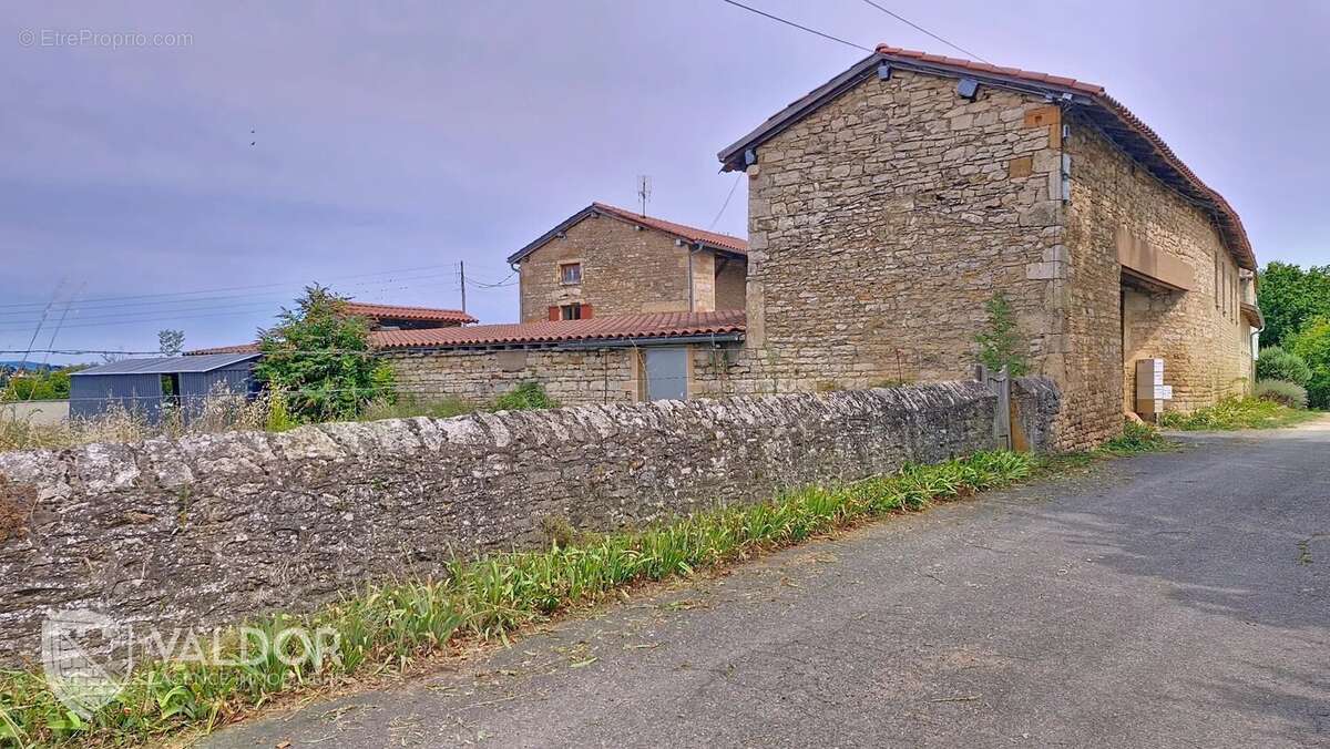 Longère rénovée à Gleizé, 54 m², vue vignes avec beau potentiel - photo 11