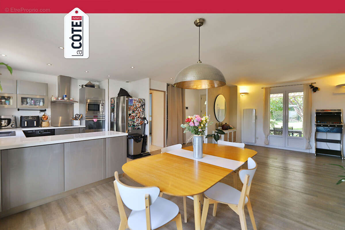 Maison à SAINT-VICTORET