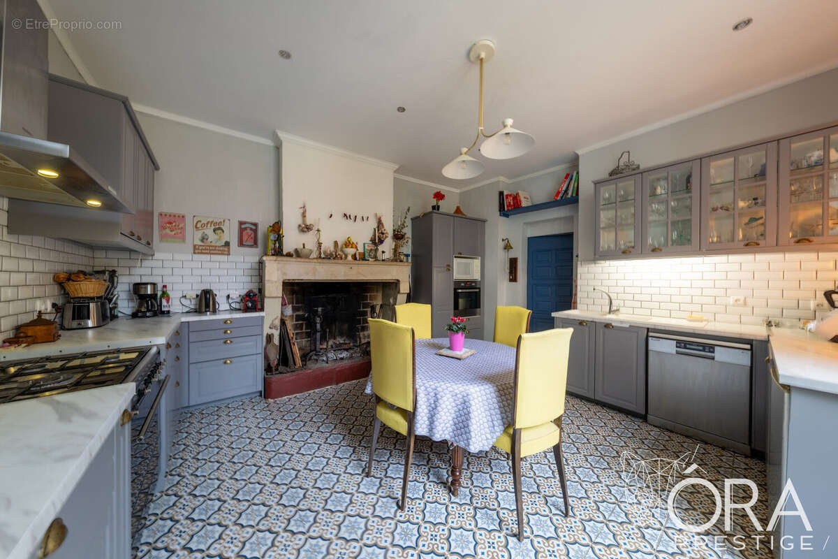 Cuisine - Maison à SAINT-JEAN-D&#039;ANGELY