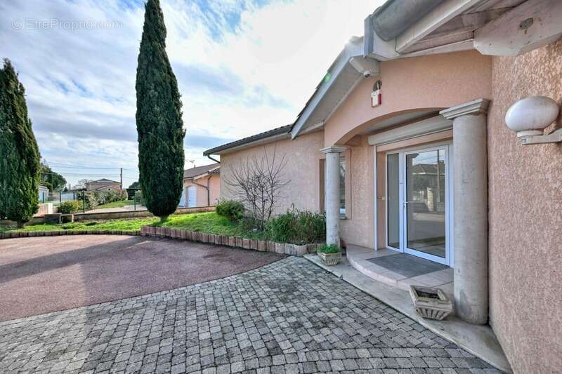 Maison à GREZIEU-LA-VARENNE