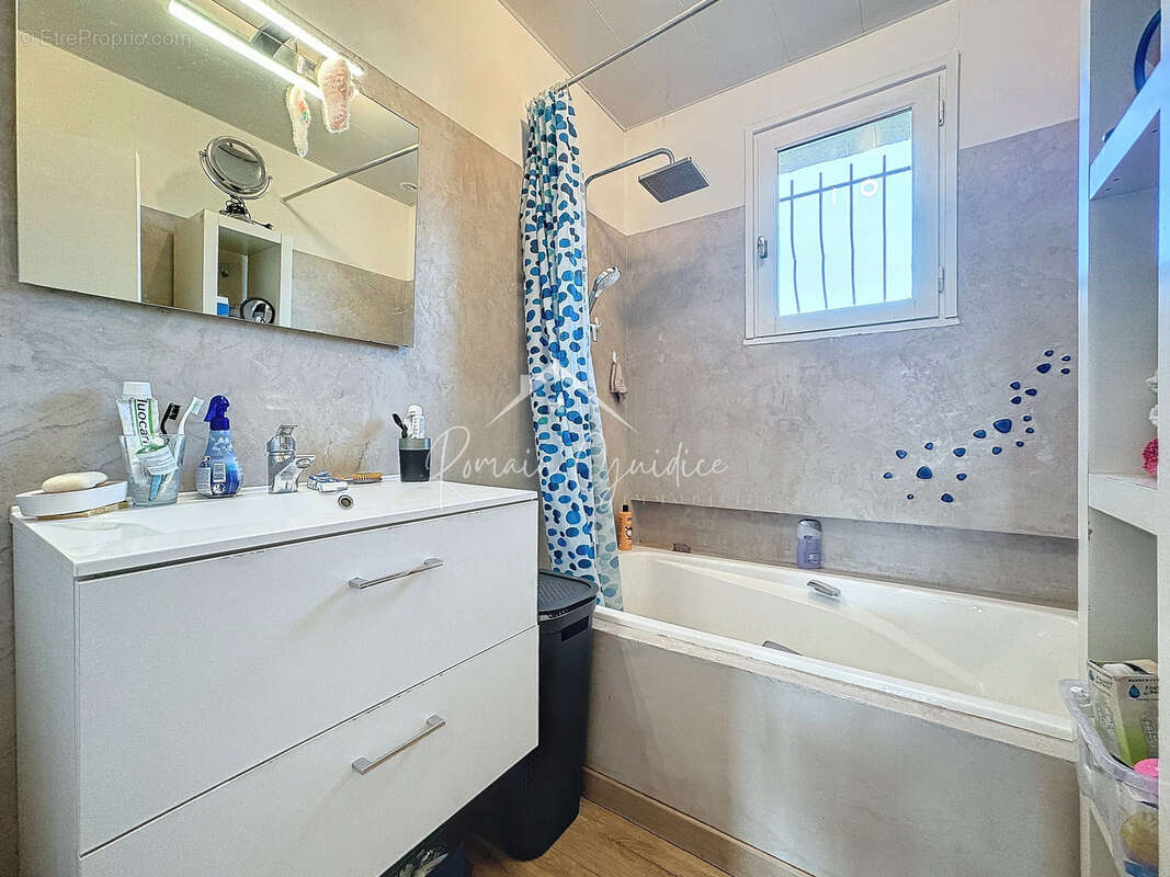 Maison à SAINT-GEORGES-DE-LUZENCON