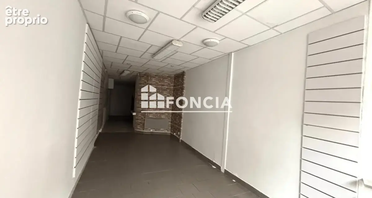 Romans-sur Isère - Immeuble  144 m2 - 2 appartements  et un local commercial - photo 3