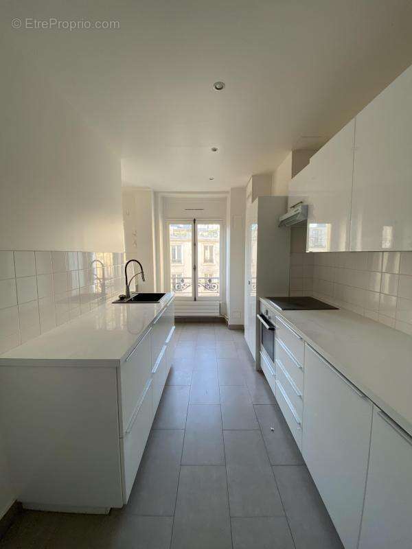 Commerce à NEUILLY-SUR-SEINE