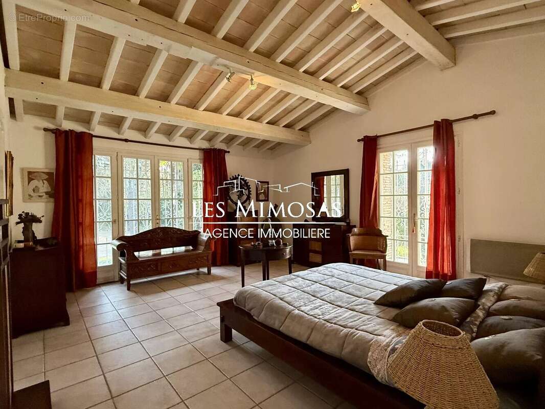 Maison à ROQUEBRUNE-SUR-ARGENS