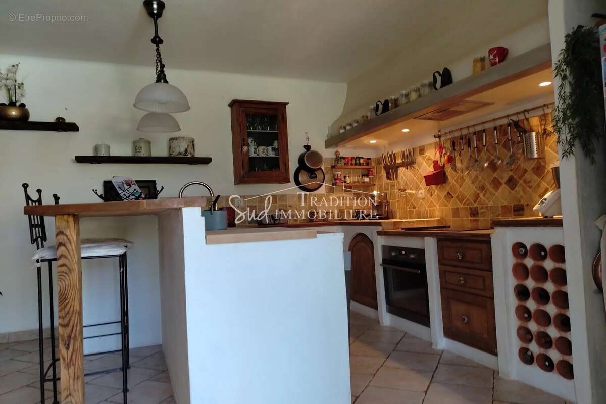 Maison à MOURIES