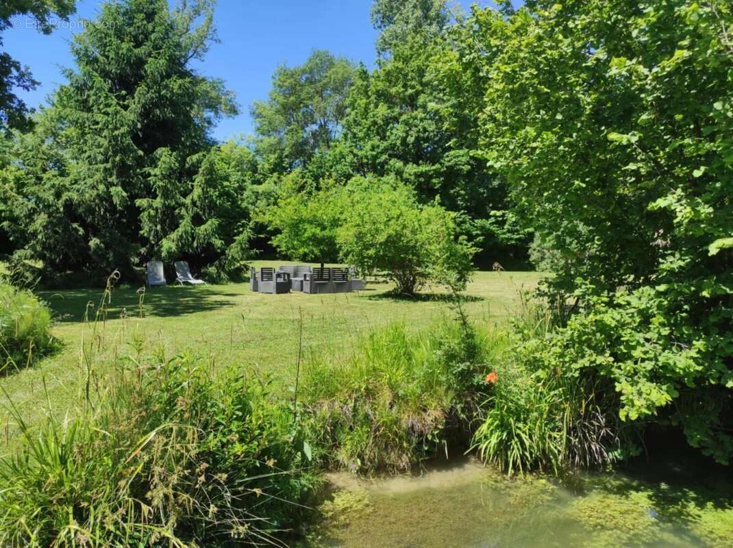 Maison à PUYLAROQUE