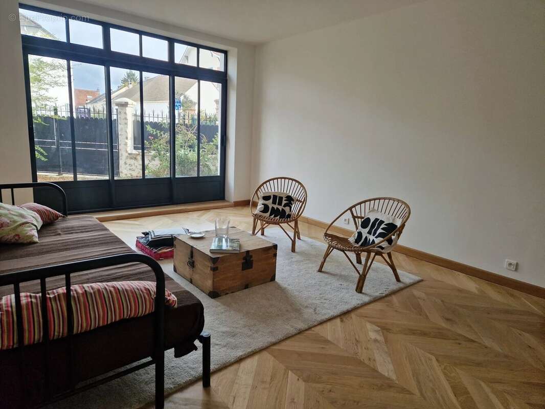 Maison à VOISINS-LE-BRETONNEUX