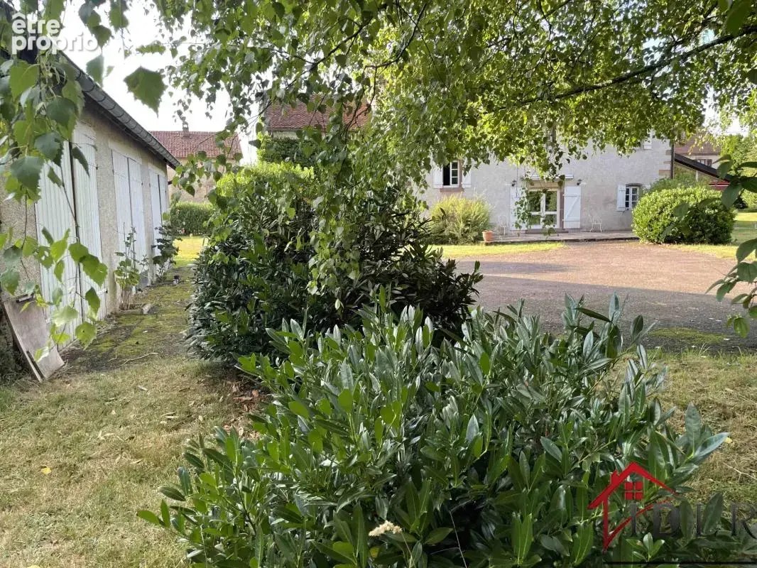 Une maison de caractère aux volumes généreux sur le secteur - photo 2