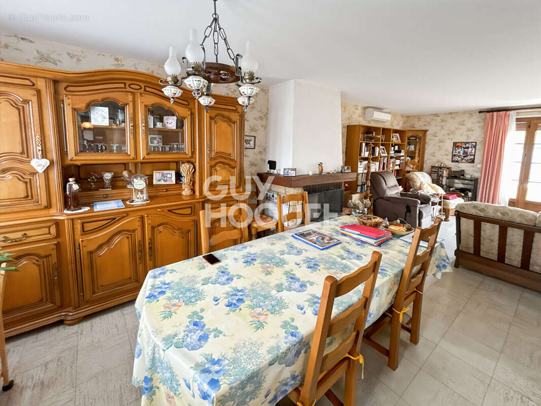 Maison à FONTENAY-TRESIGNY