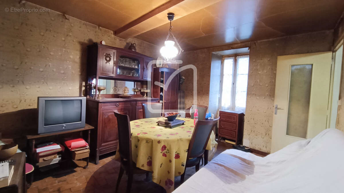 Petite maison à fort potentiel. - photo 7