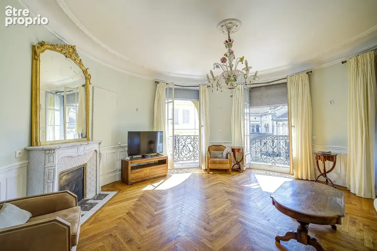 Exclusivité Haussmannien avant dernier étage plein centre du carré d'or - photo 8