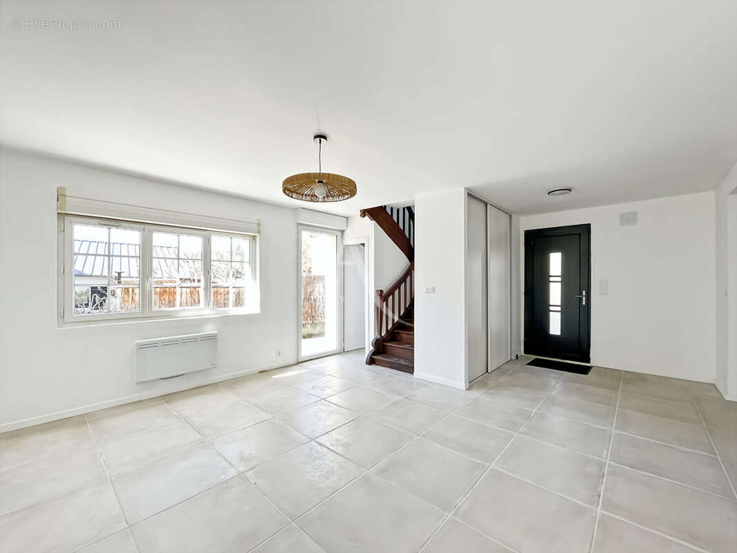 Maison à MONTAIGU-DE-QUERCY