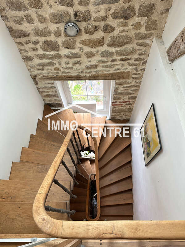 Charmante maison de ville 4 chambres sur 245m2 de terrain - photo 12