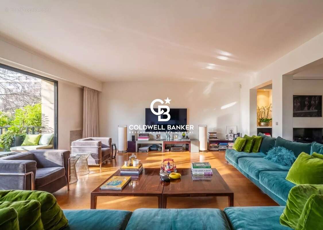 Appartement à PARIS-16E