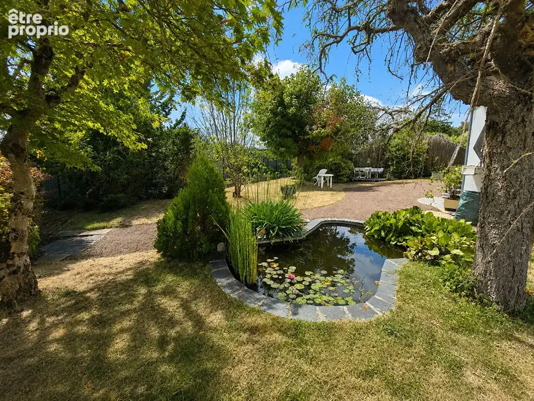 Maison à vendre à Châteauneuf Sur Sarthe jardin, sous sol et terrain constructible. - photo 8