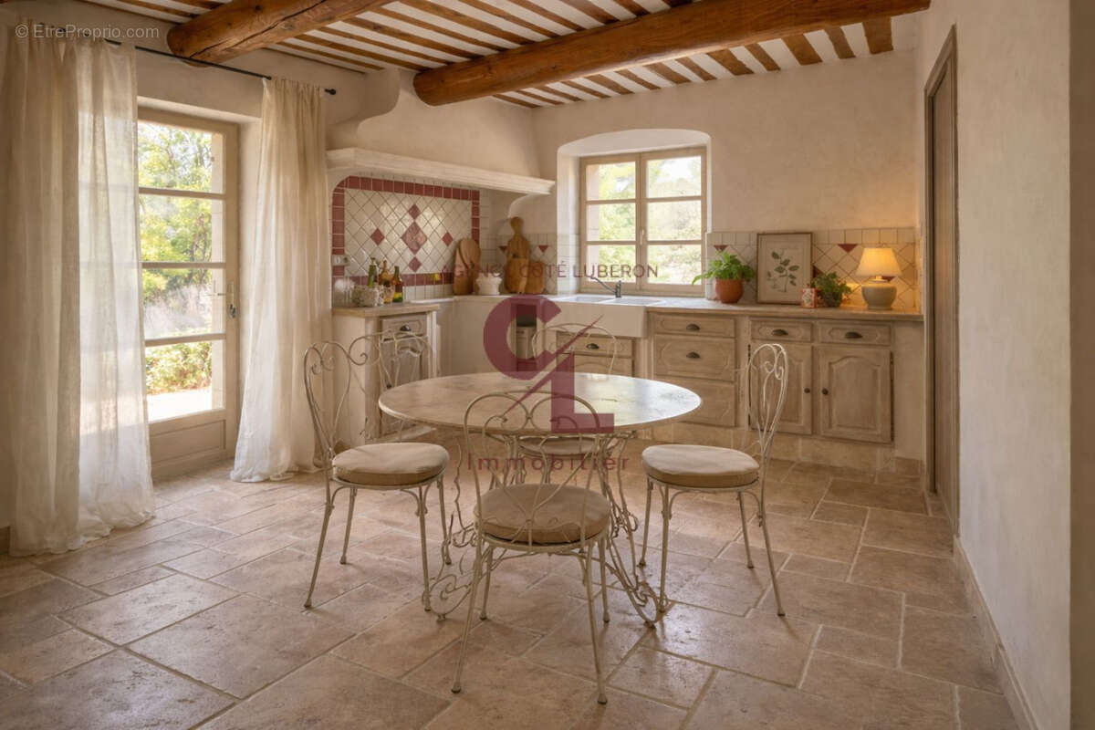 Maison à GORDES