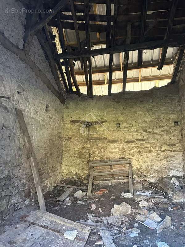 Commerce à BELLENAVES