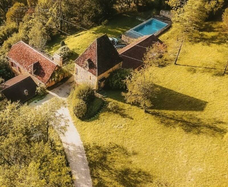 Maison à SAINT-LEON-SUR-VEZERE