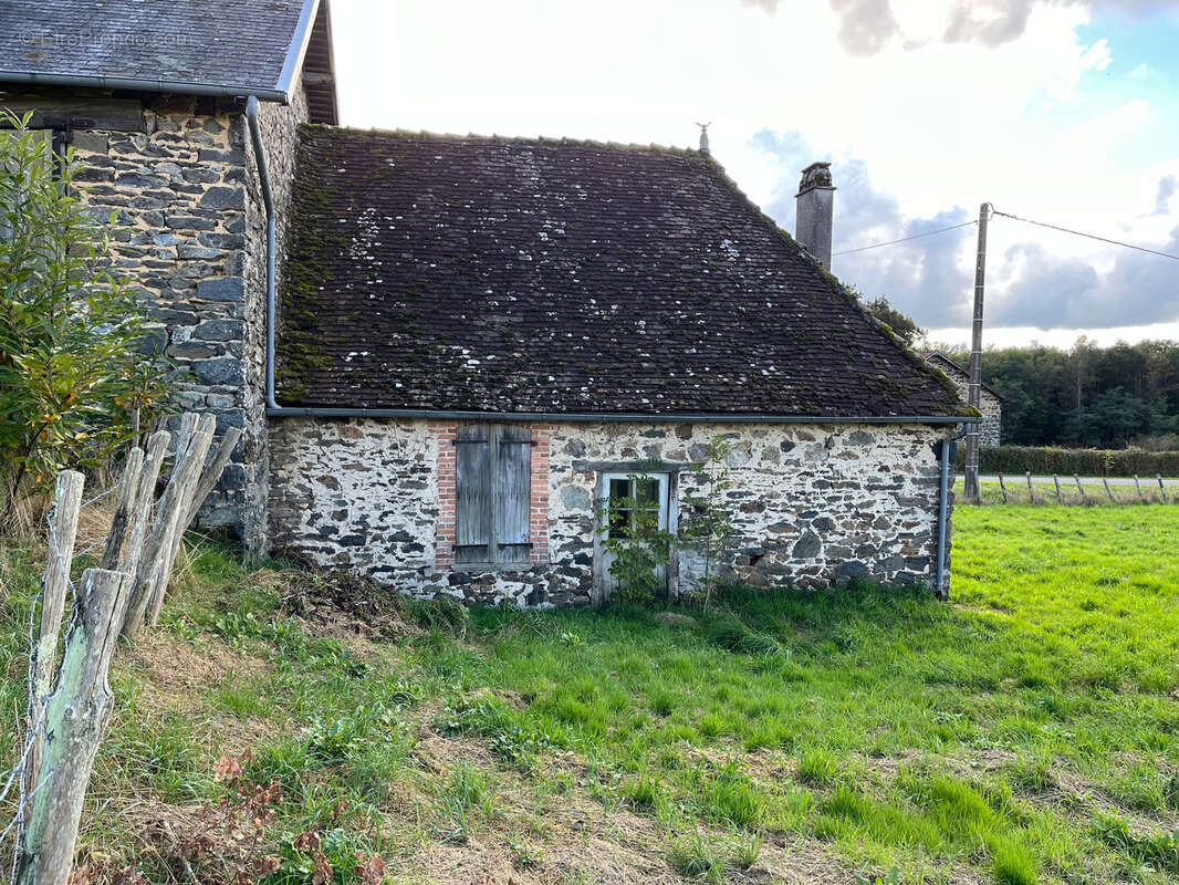 Mi-chemin Brive et Limoges - Belle fermette et dépendances a rénover - photo 22