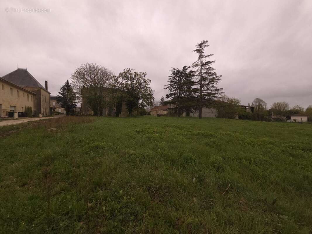 Maison à SAINT-PHILIPPE-D'AIGUILLE