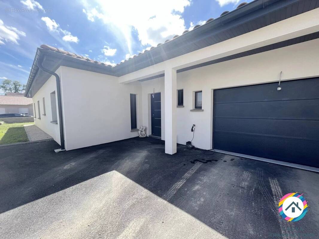 Maison à LA CHAPELLE-DE-GUINCHAY