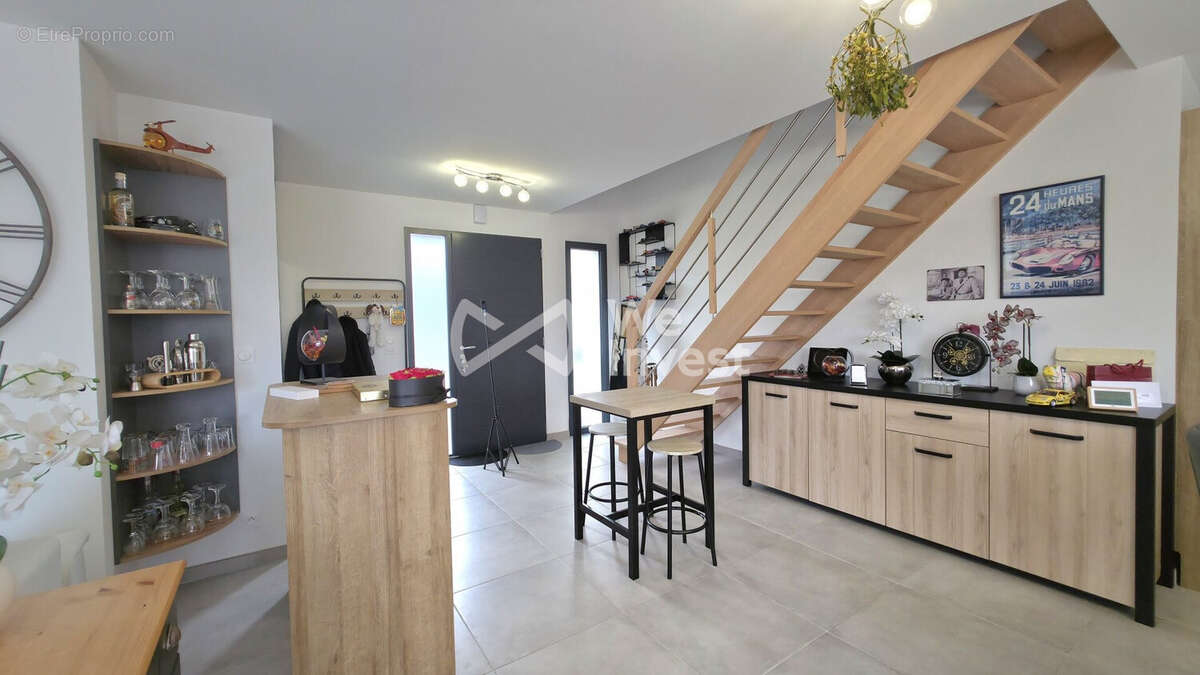 Maison à NEUVILLE-SUR-SARTHE