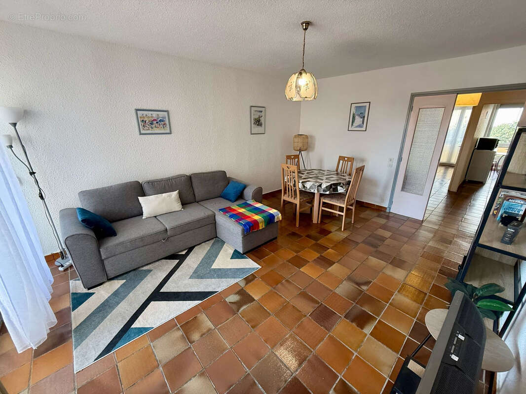 Appartement 2 pièces avec terrasse en front de mer au port. - photo 2