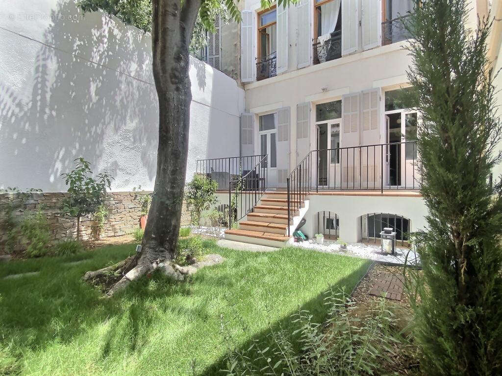 Appartement à MARSEILLE-1E