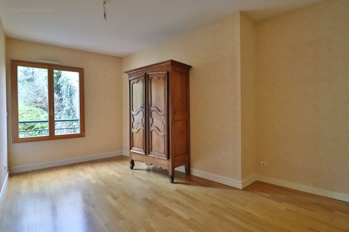 Appartement à CHARBONNIERES-LES-BAINS