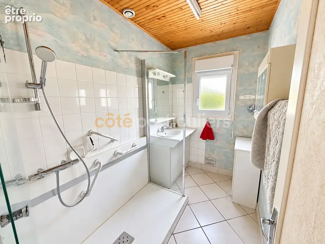 Mortagne-sur-sèvre - maison familiale 5 à 6 chambres - double garage - beau potentiel - photo 10