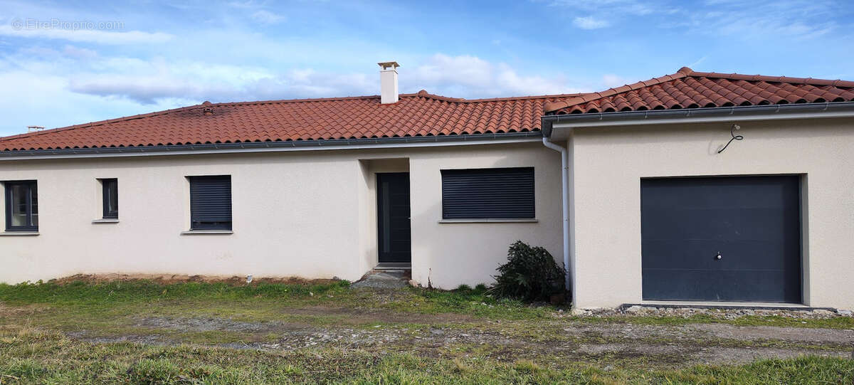 Maison à SAINT-LAURENT-DE-CHAMOUSSET
