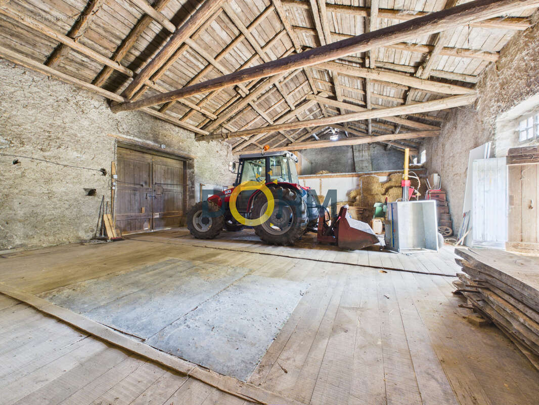 Ancien corps de ferme  sur 4000 m2 de terrain avec dependances attenantes et un hangar - photo 17