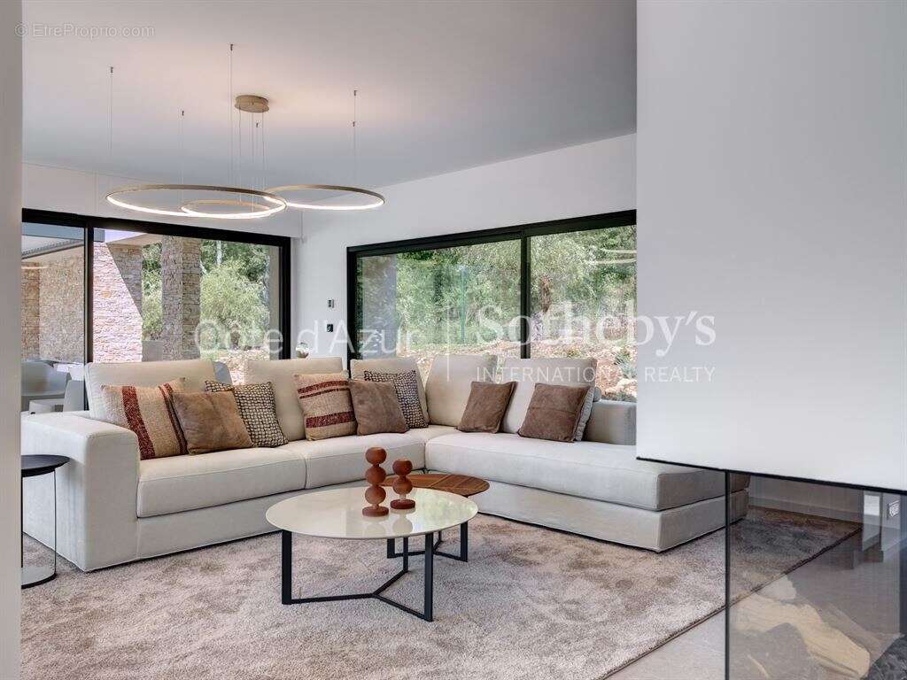 Maison à TOURRETTES