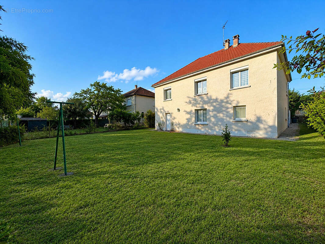 Malemort, maison 5 pièces 3 chambres 105m2 avec distribution de plain-pied sur 562m2 de terrain ! - photo 18