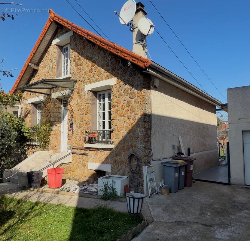 Maison à SARTROUVILLE