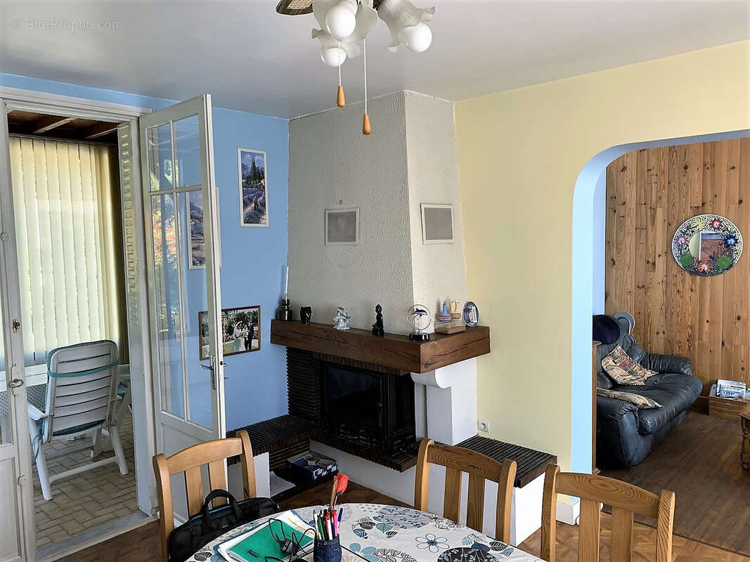 Maison à TERRASSON-LAVILLEDIEU