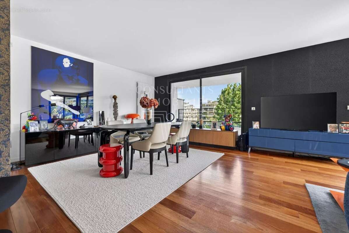 Appartement à PARIS-16E