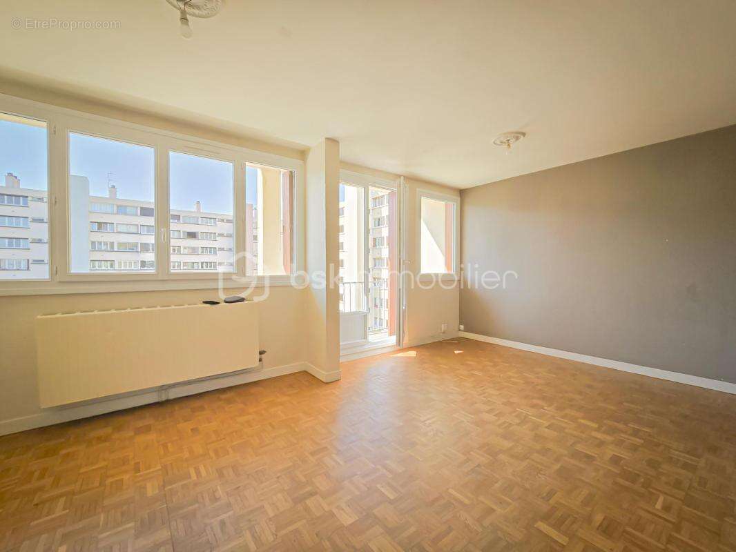 Appartement à SAINT-MARTIN-D'HERES