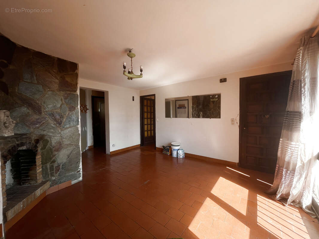 Maison 110 m² à Montbolo  - photo 4