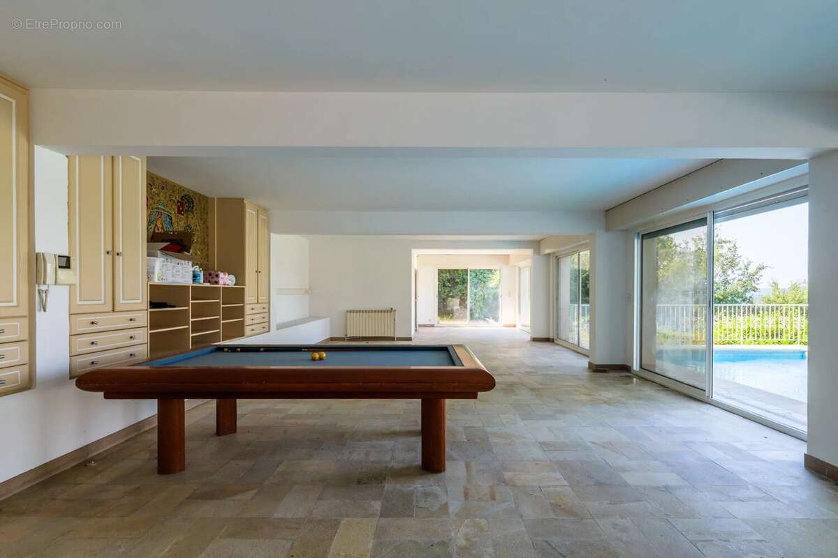À vendre – Spacieuse villa familiale avec piscine à Saint-Paul de Vence - photo 39