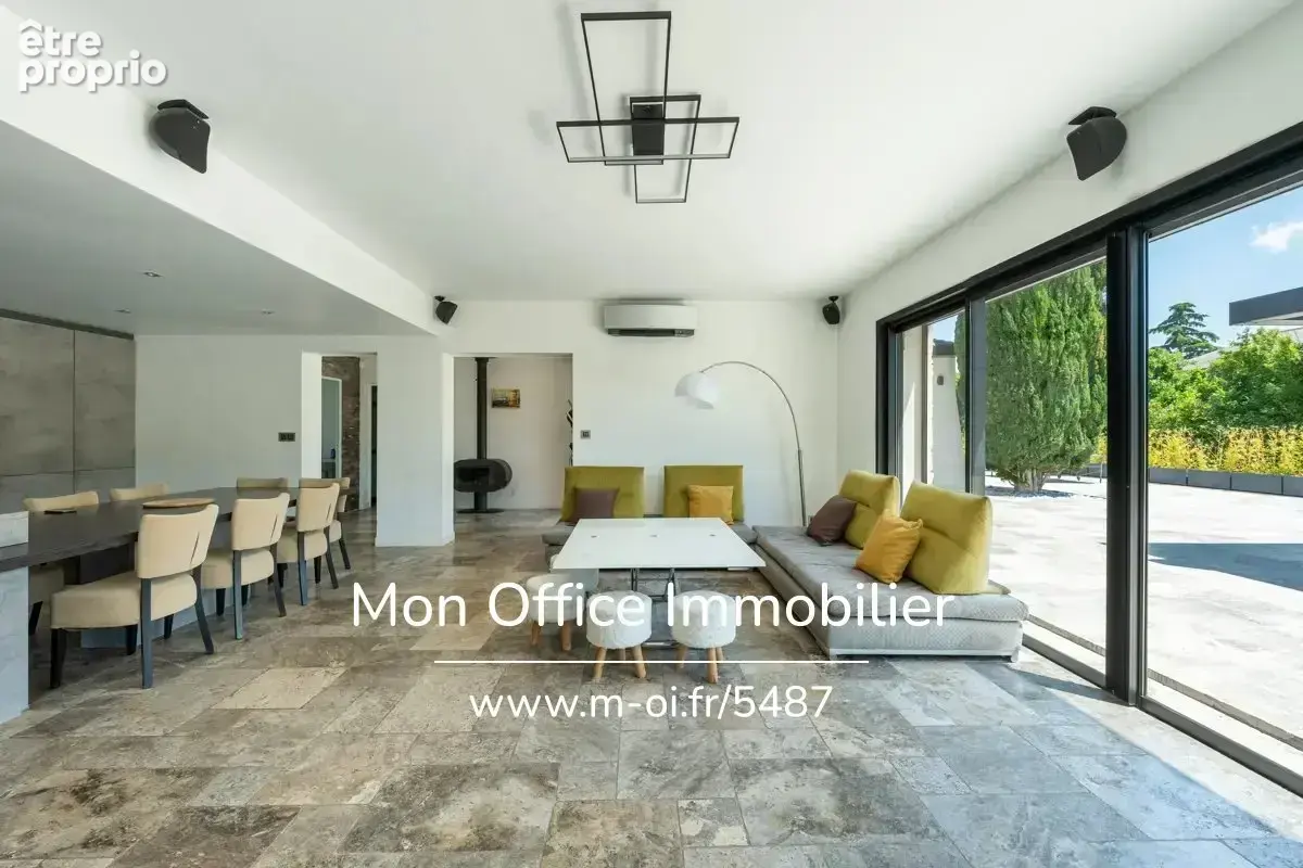 Référence : 6840-DVI -  Villa contemporain de plain-pied, piscine 5 x 12 m, studio indépendant, parc de 4 500 m² - photo 4