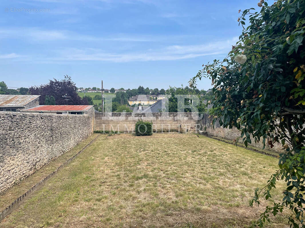 Maison de ville dans Mamers, ref B15471 - photo 2