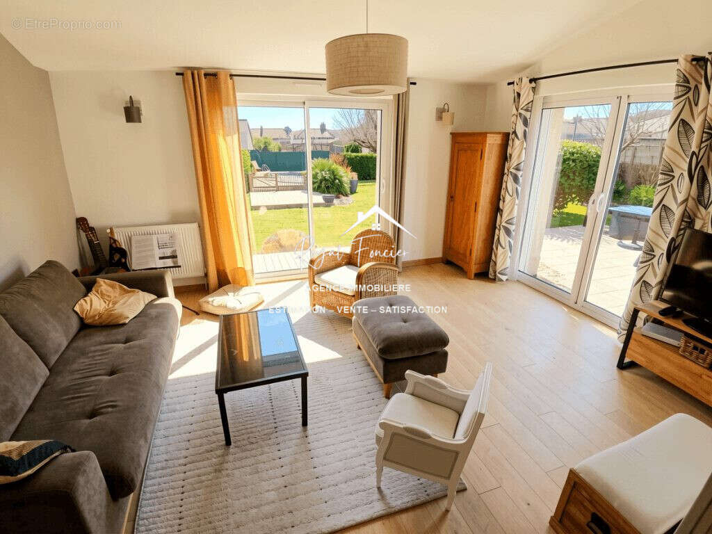 Salon cosy ouvert sur la nature  - Maison à SAINTE-MAURE-DE-TOURAINE