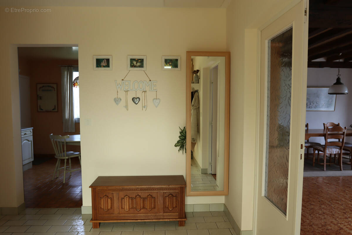 Maison à AINAY-LE-CHATEAU